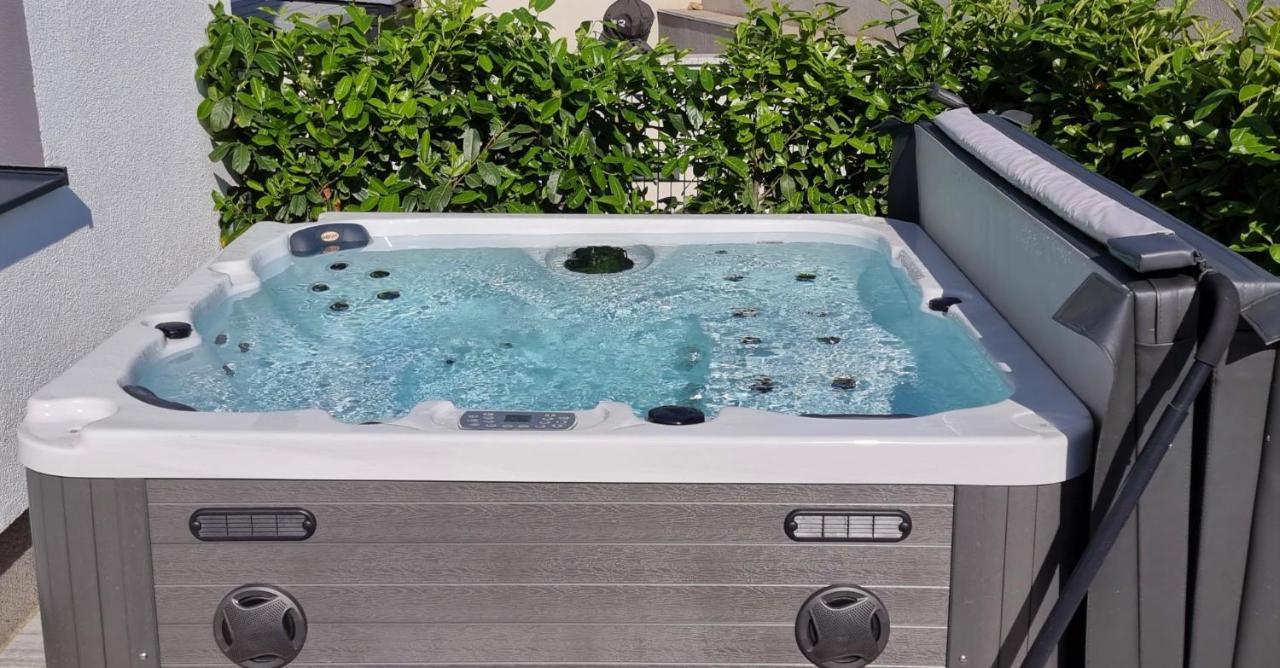 Bartol Luxury Apartments Krk Croatia, With Own Hot Tub - Whirlpool クルク エクステリア 写真